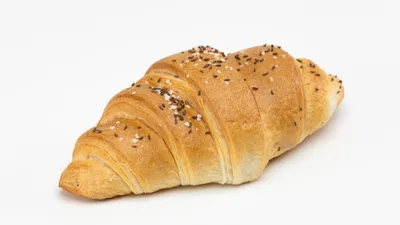 Croissant se solí a kmínem